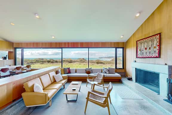 Rolling Waves Beach House - Newly remodeled oceanfront home with hot tub near Walk On Beach - Image 1
