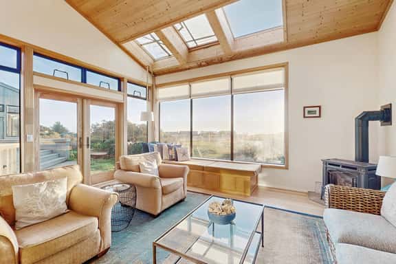 Del Mar Meadow - Meadow home with hot tub & trail access, dogs welcome - Image 1
