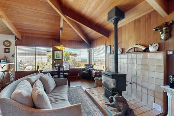 Nature's Paradise - Gualala home with partial ocean view & gas fireplace near town - Image 1