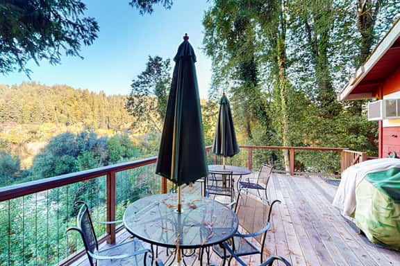 Villa Eileen - Guerneville Dog-Friendly Riverfront Cabin with Outdoor Kitchen - Image 1