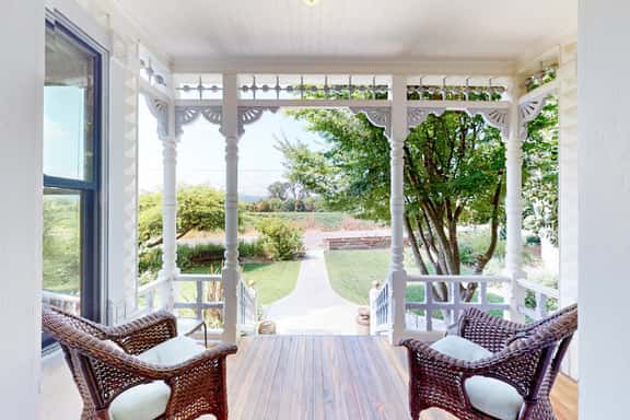 Magnolia Ranch Vineyards - Healdsburg Victorian Cottage on Vineyard Estate - Image 1