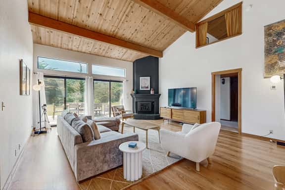 Hilma House - Meadow home with private hot tub on the golf course, dogs welcome - Image 1