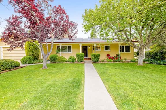 Kenwood Retreat - Kenwood Home with Bocce Court, Dog Friendly - Image 1