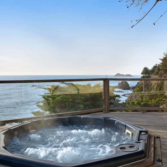 The Cliff House - Oceanfront home with private hot tub and views - Image 1