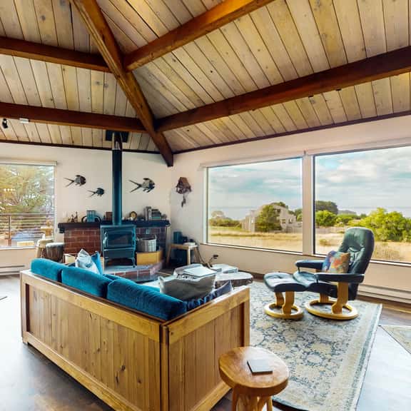 Seas the Day - Newly remodeled hexagon home with hot tub, dogs welcome - Image 1