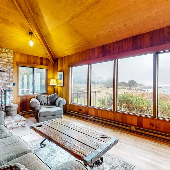 Comstock Retreat - Blufftop home with fireplace & ocean views, dogs welcome - Image 1