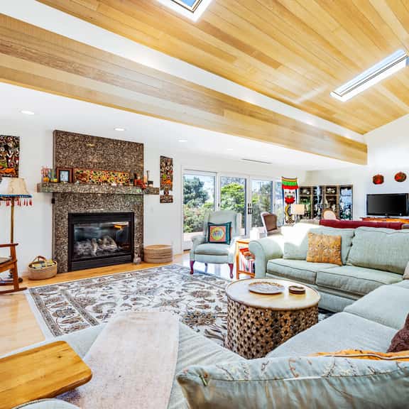 Voyagers Paradise - Ocean View Home with Private Hot Tub, Deck & Fireplace - Walk to Cooks Beach - Image 1