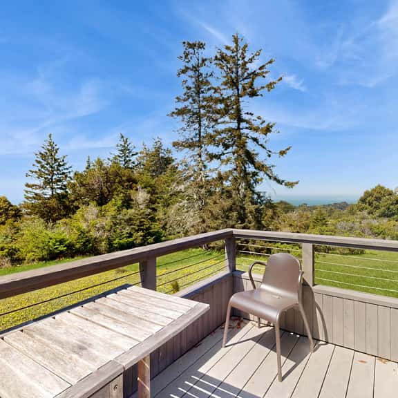 Footloose - Hillside home with private hot tub near the golf course, dogs welcome - Image 1