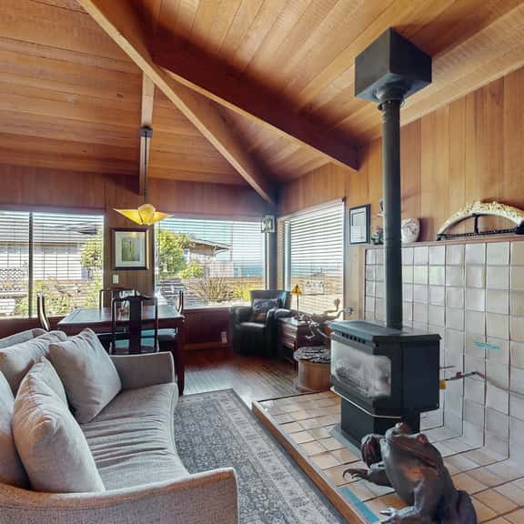 Nature's Paradise - Gualala home with partial ocean view & gas fireplace near town - Image 1
