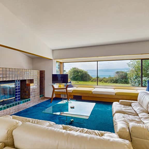 Green Vale Getaway - Don Jacobs-designed home with private hot tub near Shell Beach - Image 1
