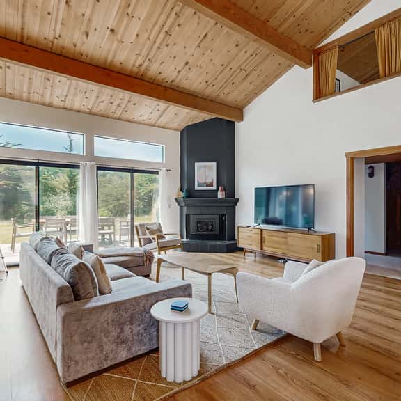 Hilma House - Meadow home with private hot tub on the golf course, dogs welcome - Image 1