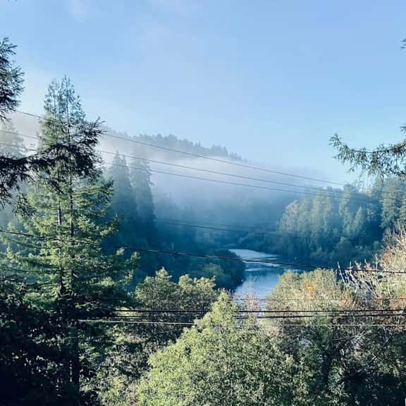 Monte Rio Vista Lodge - Dog-Friendly Russian River View Retreat with Hot Tub - Image 1