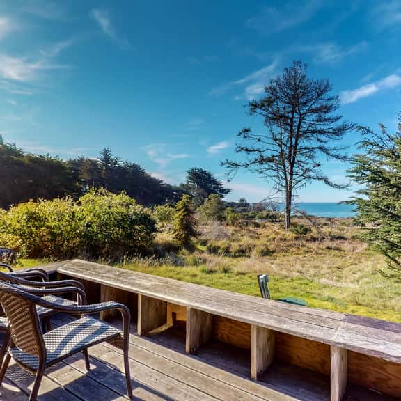 Meyer Getaway - Spacious home with outstanding ocean views near Black Point Beach - Image 1