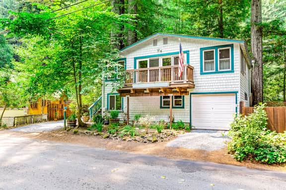 Creek House - Guerneville Dog-Friendly Redwood Retreat with Deck - Image 3