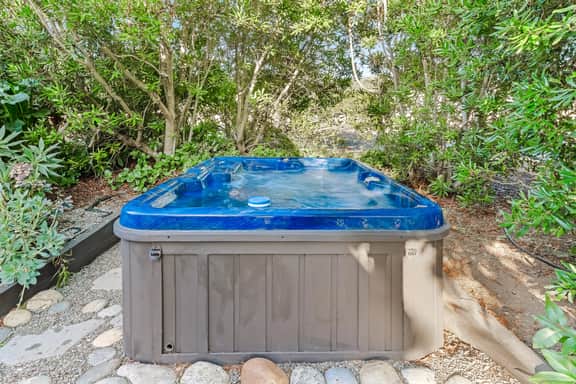 Mini Me on the Coast - Meadow cottage with private hot tub 450 feet from the Pacific ocean - Image 4