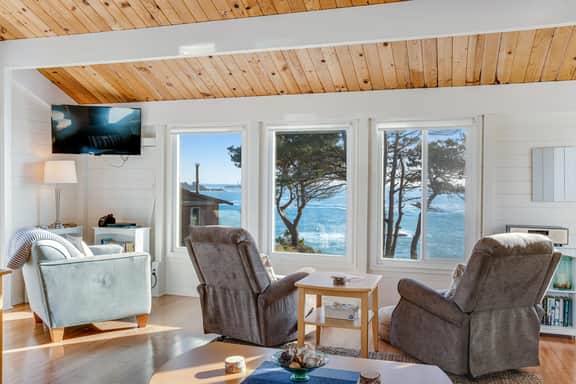 Otter's Rest - Gualala blufftop cottage with fireplace & grill, dogs welcome - Image 2
