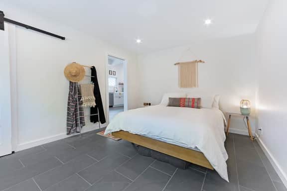Surfer's Paradise - Bodega Harbour Dog-Friendly Bay View Bungalow with Sauna - Image 5