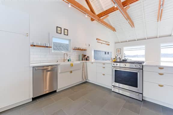 Surfer's Paradise - Bodega Harbour Dog-Friendly Bay View Bungalow with Sauna - Image 4