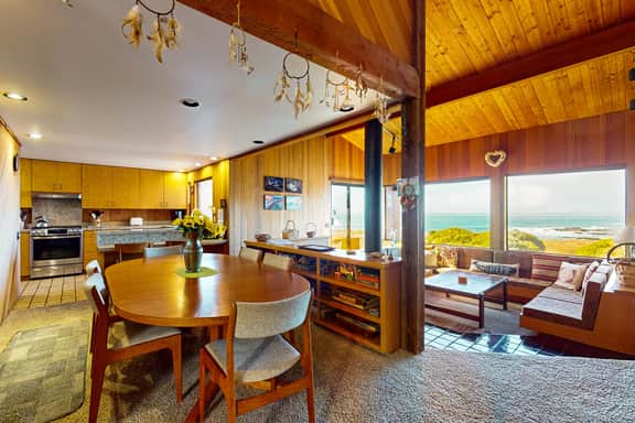 Touch the Tides - Sonoma Coast getaway with ocean views, wood stove & private deck - Image 5
