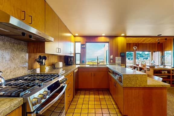 Touch the Tides - Sonoma Coast getaway with ocean views, wood stove & private deck - Image 4