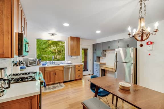 Caz Cabin 6 - Cazadero Idyllic Creekside Getaway- Cozy, Cute & Updated - Image 5