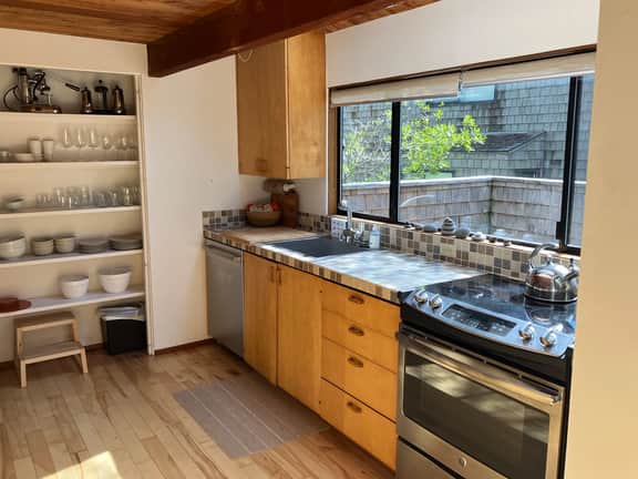 Madrone Meadow - Ocean view timber home with hot tub near beach - Image 5