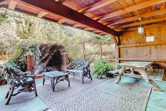 Antler River Lodge - Guerneville Dog-Friendly Riverfront Lodge with Hot Tub - Image 3
