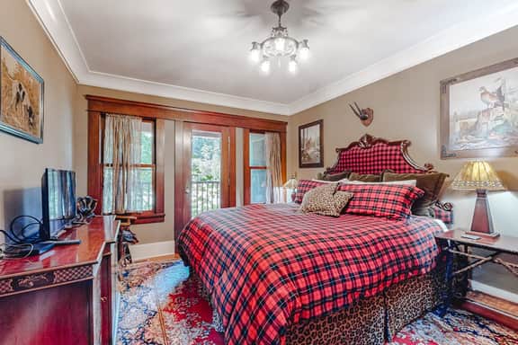 Antler River Lodge - Guerneville Dog-Friendly Riverfront Lodge with Hot Tub - Image 5