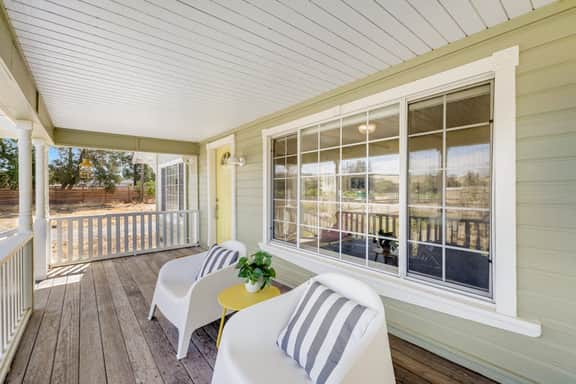 Bird and Barrel Vineyard Farmhouse - Healdsburg Wine Country Retreat with Game Barn - Image 4