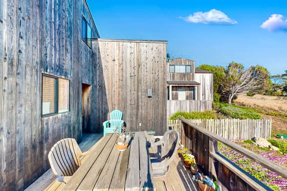 Clemons' Cottage - Ocean-view meadow home with deck & grill near Black Point, dogs welcome - Image 4
