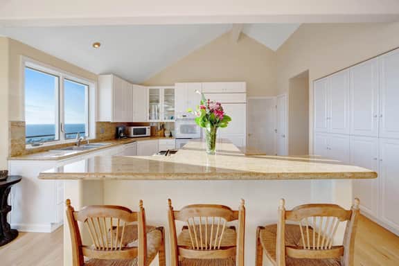 The Cliff House - Oceanfront home with private hot tub and views - Image 4