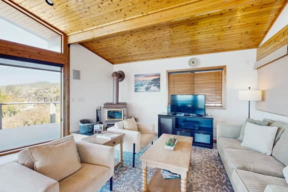 Gualala Harmony House - Gualala ocean-view home with private hot tub, dogs welcome - Image 2