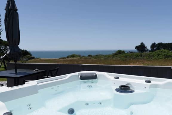 Sunhoma - Bluff-top coastal home with hot tub, ocean views, telescope - Image 3