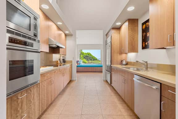 Seaspray - Oceanfront home with fireplace, EV charger & ocean views - Image 4