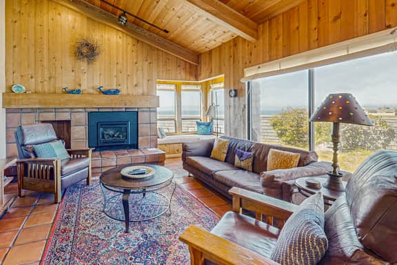 Windrow Retreat - Newly remodeled ocean-view home with private hot tub & fireplace - Image 3