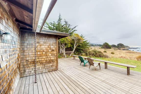 Comstock Retreat - Blufftop home with fireplace & ocean views, dogs welcome - Image 2