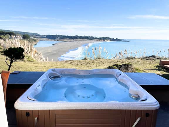 Pacific Bliss Haven - Luxury oceanfront home with 270-degree views, hot tub & 2 fireplaces - Image 3