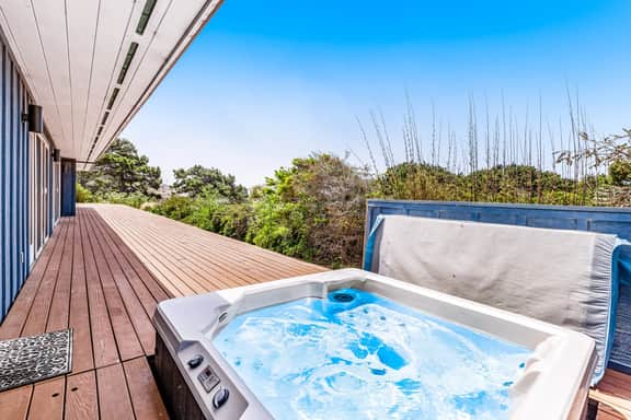Voyagers Paradise - Ocean View Home with Private Hot Tub, Deck & Fireplace - Walk to Cooks Beach - Image 3