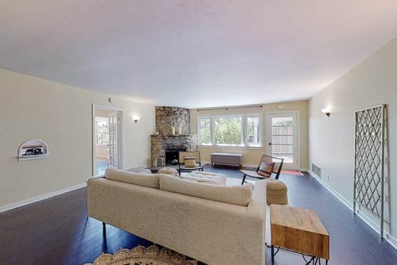 Rooster Cottage - Furnished Monthly Rental in Healdsburg, 2BR with Hot Tub - Image 3
