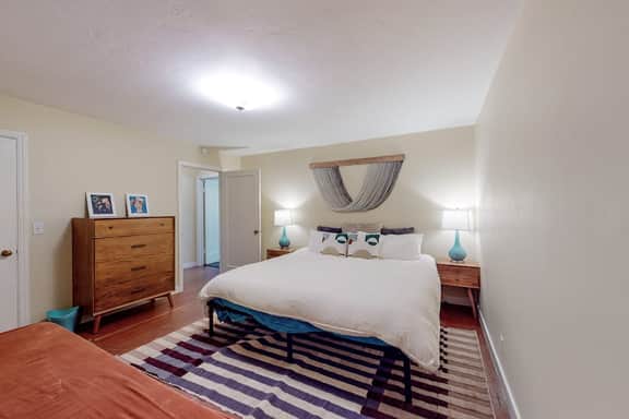 Rooster Cottage - Furnished Monthly Rental in Healdsburg, 2BR with Hot Tub - Image 5