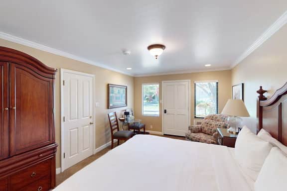Silverado Resort and Spa - Ground-Floor King Studio Steps from the Pool - Image 4
