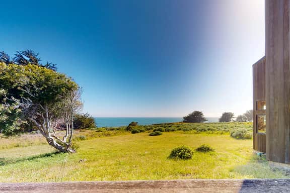 Just Bluffing - Oceanfront home near Shell Beach & Bluff Trail with deck & ocean views - Image 5