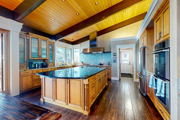 Oceanfront Dream Hideaway - Luxury blufftop home with hot tub, wraparound deck, gourmet kitchen & ocean view - Image 5