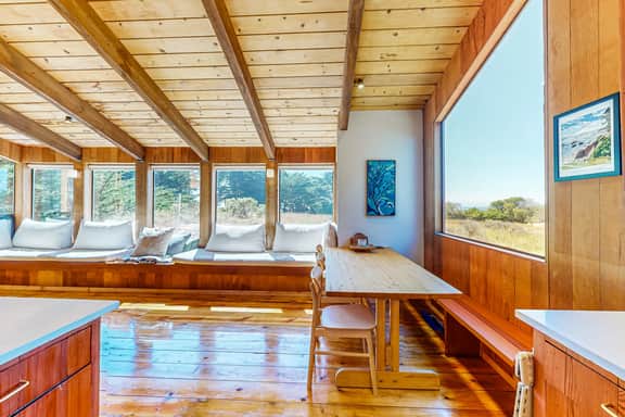 Dune Drift - Ocean-view home with hot tub & prime location at Shell Beach - Image 4