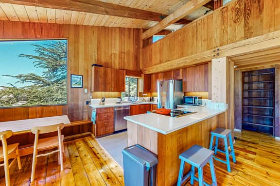 Dune Drift - Ocean-view home with hot tub & prime location at Shell Beach - Image 5