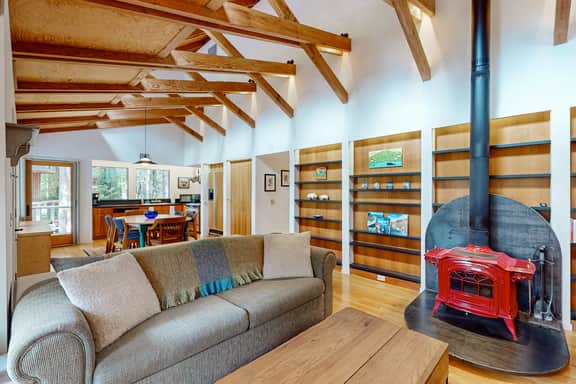 Windsong Redwood Retreat - Forested home with deck & grill near the Lodge, dogs welcome - Image 3