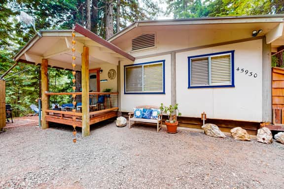 Coastal Cabin - Coastal house near trails, beaches, & dining with firepit - dog-friendly - Image 5
