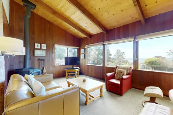 Rainbow's End - Classic Sea Ranch Home With Updated Amenities. Hot Tub. 1 Dog Allowed - Image 3