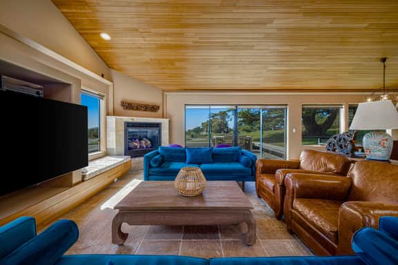 Da Yaya House - Coastal Luxury: Chef Kitchen, Ocean Views, Hot Tub - Image 2