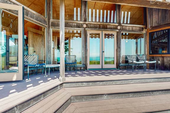 Curtis-Moulton Retreat - Oceanfront home with fireplace near Black Point Beach, dogs welcome - Image 5
